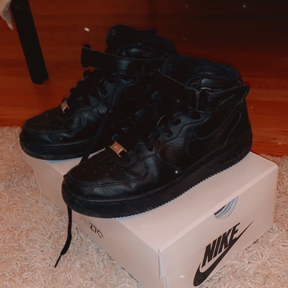 NIKE AIRFORCE 1’s